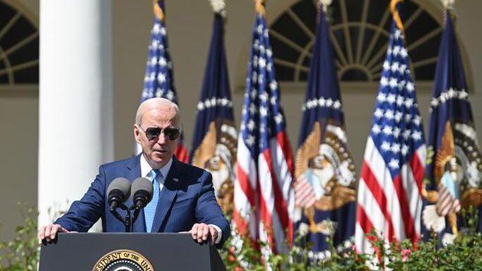 美國(guó)伊利諾伊州持刀殺人案致4死7傷 拜登：震驚！