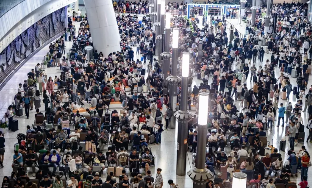 【商報圖說】復(fù)活節(jié)港人外遊 有多狂？