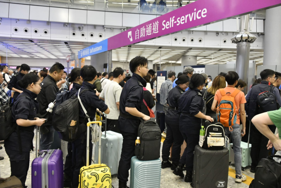 入境處：截至1日晚9時近80萬人次出入境