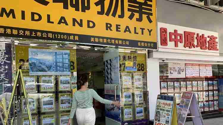 【港樓】地產(chǎn)代理人數(shù)按月增65人 終止連跌11個(gè)月趨勢