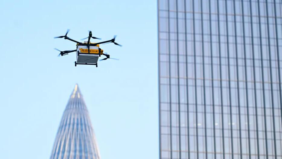 深圳低空經(jīng)濟(jì)企業(yè)數(shù)量全國(guó)居首 無(wú)人機(jī)產(chǎn)業(yè)年產(chǎn)值近千億元