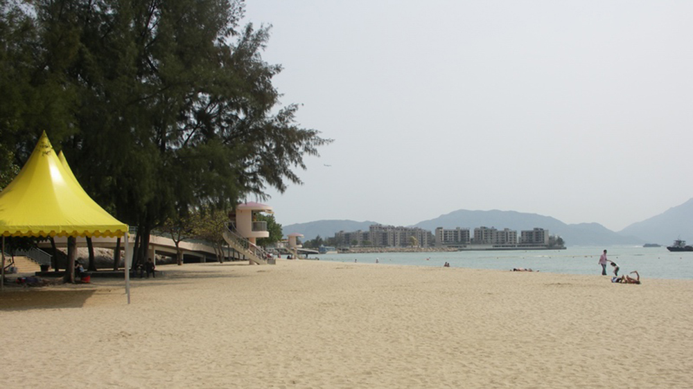 屯門區(qū)黃金泳灘疑現(xiàn)紅潮 已懸掛紅旗