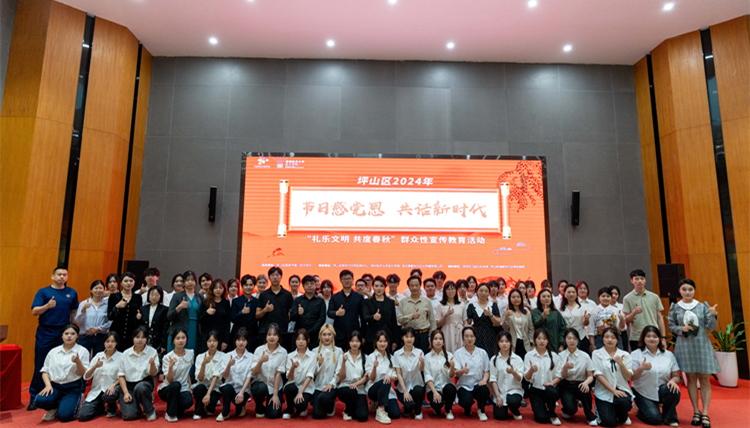 深圳學子清明時節(jié)聆聽歷史緬懷先驅(qū)