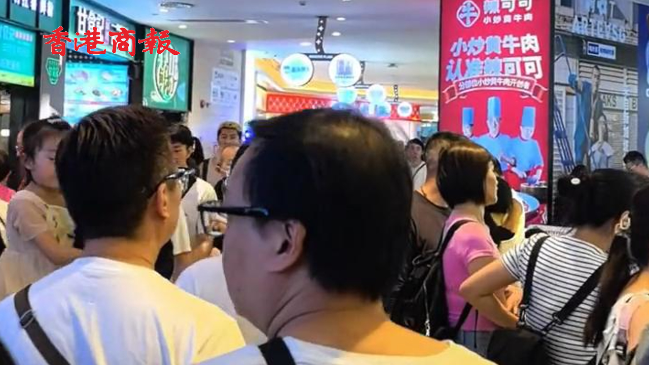 有片丨清明假期大批港人過關(guān)北上 深圳口岸 商場現(xiàn)人潮