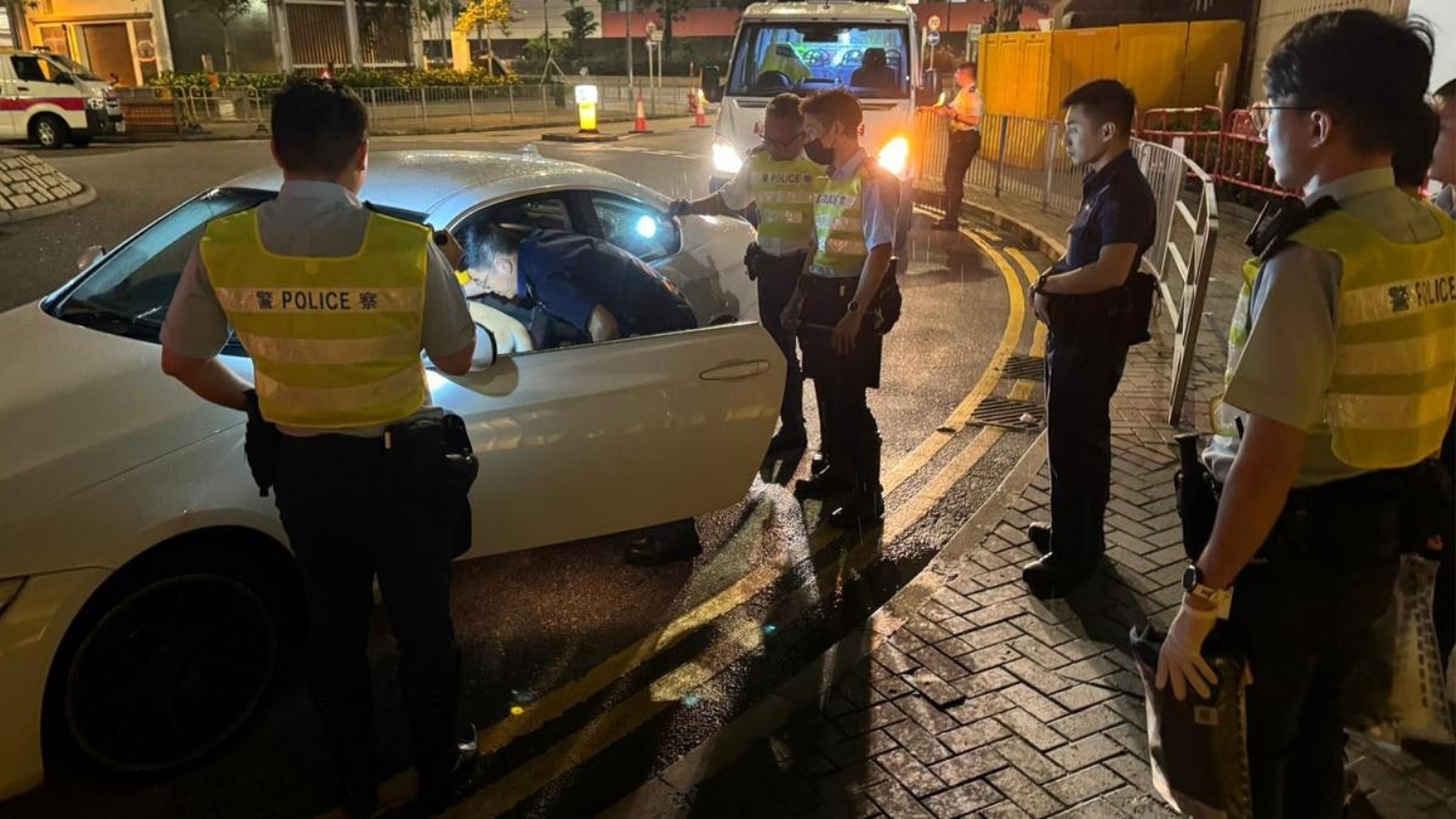 警東九龍截2輛可疑車(chē) 1人毒駕3人醉駕