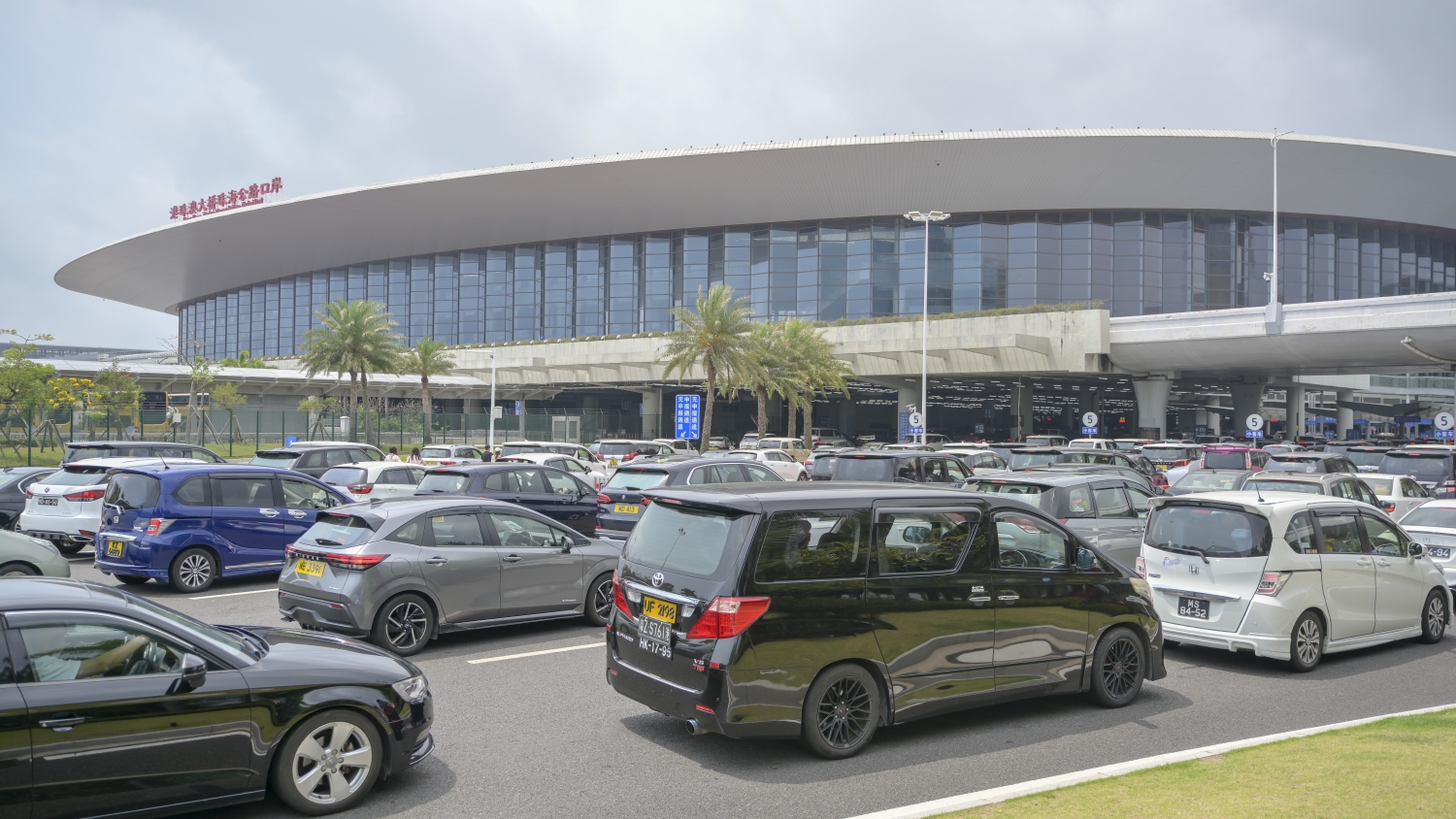 港珠澳大橋7天內(nèi)3次刷新車流紀(jì)錄 料五一將再迎「北上熱」