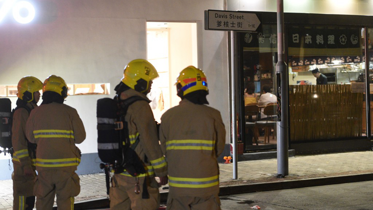 堅(jiān)尼地城網(wǎng)紅cafe「%Arabica」外燈柱疑爆炸 擊中18歲內(nèi)地女