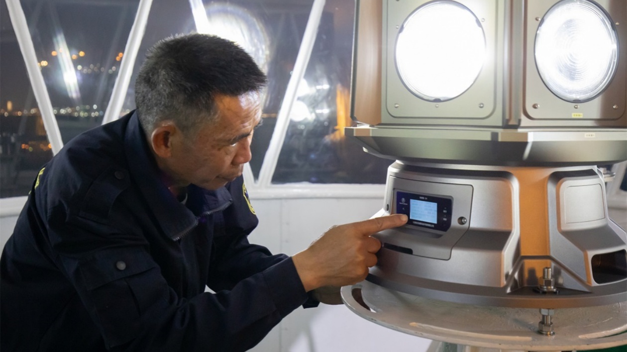 四代接力航標(biāo)工  「黃島主」25年堅守保塔燈常亮