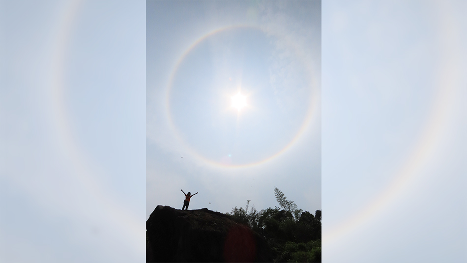 適值龍年龍?jiān)慢埲正垥r(shí)過(guò)後 香港現(xiàn)「日暈」仿如「元?dú)鈴棥? title=