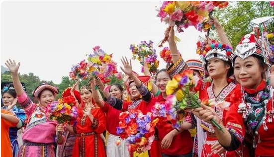 廣西「三月三」成國(guó)際派對(duì)  中外遊客潮玩非遺