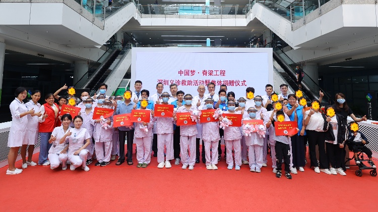 ?深港專家攜手助力患者「挺直脊樑」 港大深圳醫(yī)院舉辦脊柱畸形公益診療活動(dòng)