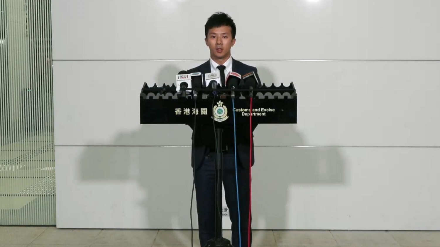 海關(guān)打擊街頭販賣私煙 年初至今拘179人涉61萬元