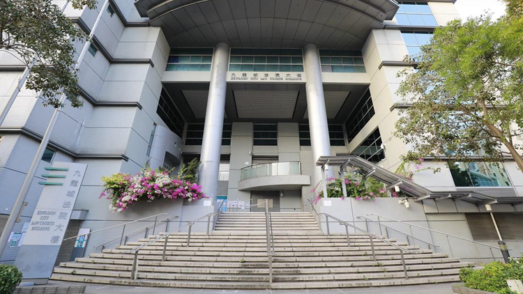 涉潛入女校廁所偷拍 男子承認3項窺淫罪判囚6個月