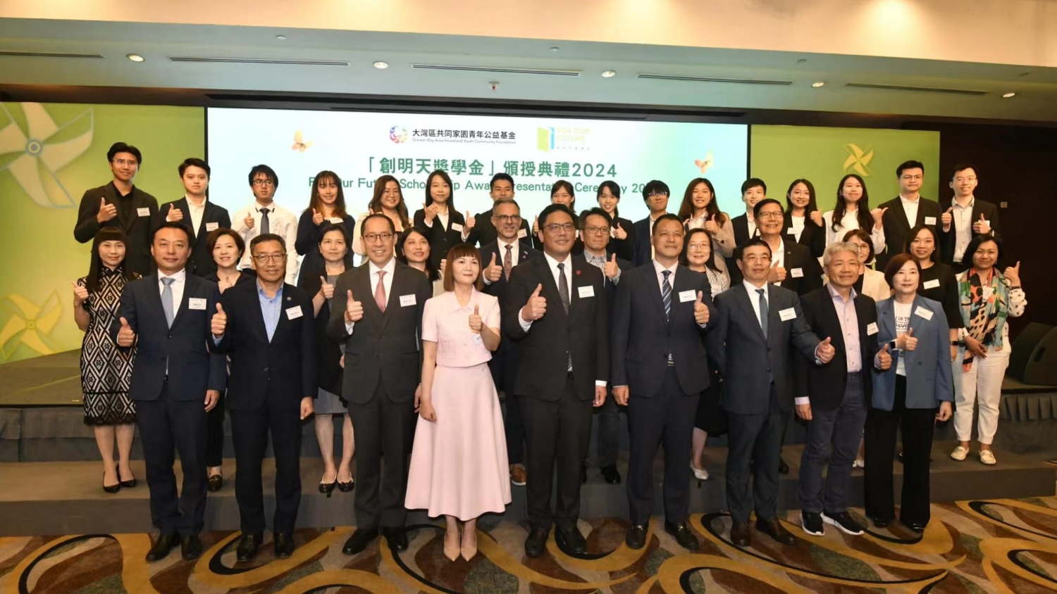 16名品學兼優(yōu)大學生 獲頒獎學金鼓勵