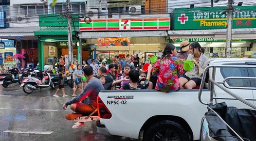 泰國宋干節(jié)期間交通事故致243人遇難