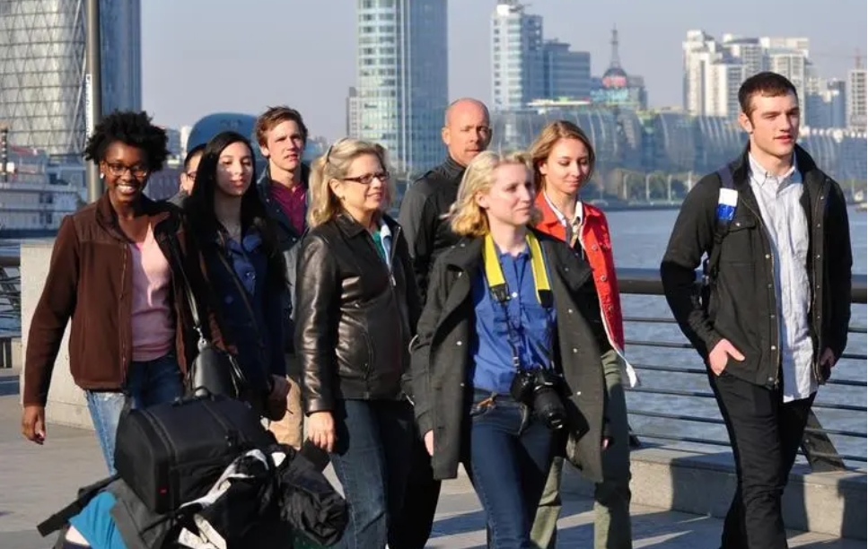 一季度外國(guó)人來(lái)華數(shù)量較2023年同期增長(zhǎng)3倍多