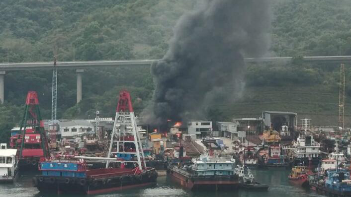 青衣船廠區(qū)早上火警 消防處正進(jìn)行滅火行動(dòng)