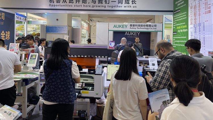 廣交會(huì)二期開幕 採購商增逾兩成 「新三樣」產(chǎn)品走俏