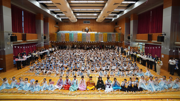 嗇色園辦「雲(yún)遊長城」閱讀活動 457師生牽手築長城創(chuàng)造世界紀(jì)錄