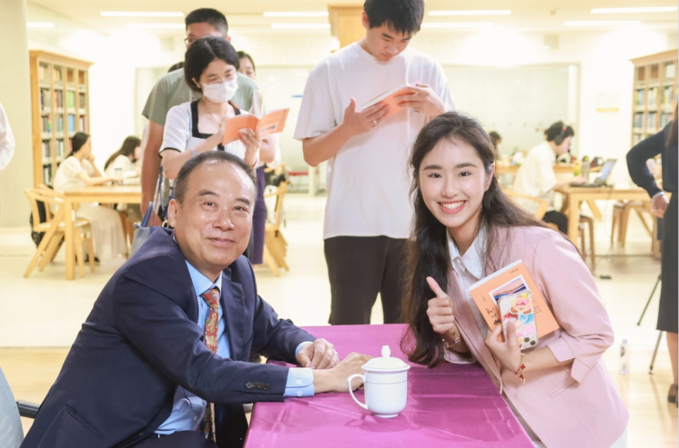 徐揚生散文集《黃昏的神仙湖》新書首發(fā)