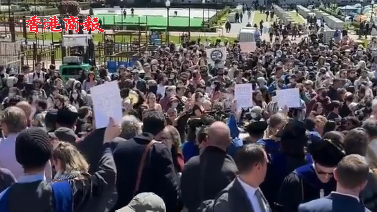 有片丨美國多所高校爆發(fā)支持巴勒斯坦運動 逾百名抗議學生被捕 哥大、耶魯?shù)却笈匀? title=