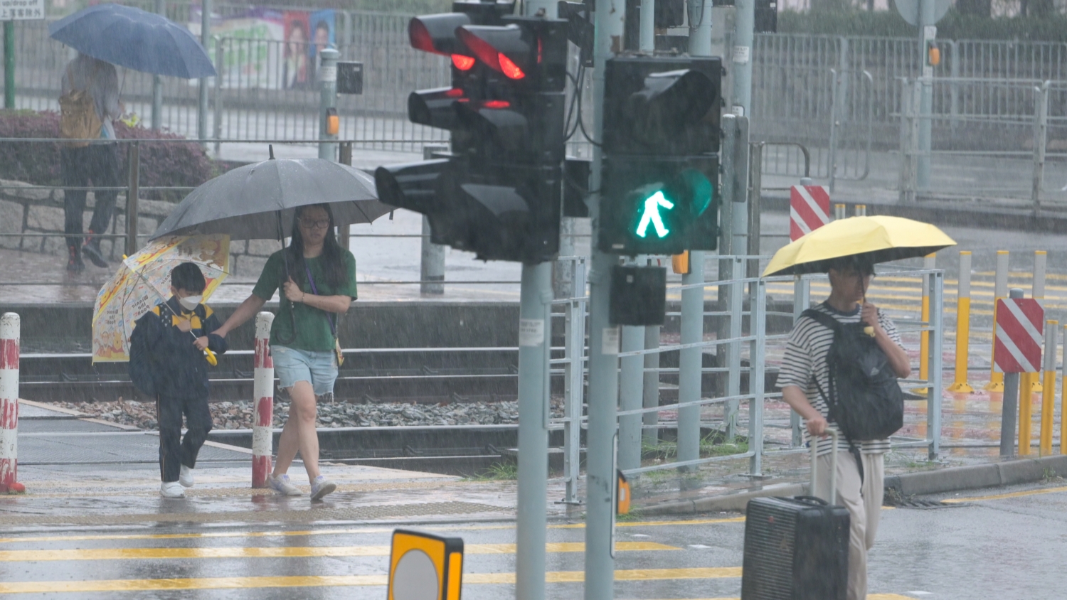 天文臺：本港下午及晚上有驟雨及狂風(fēng)雷暴