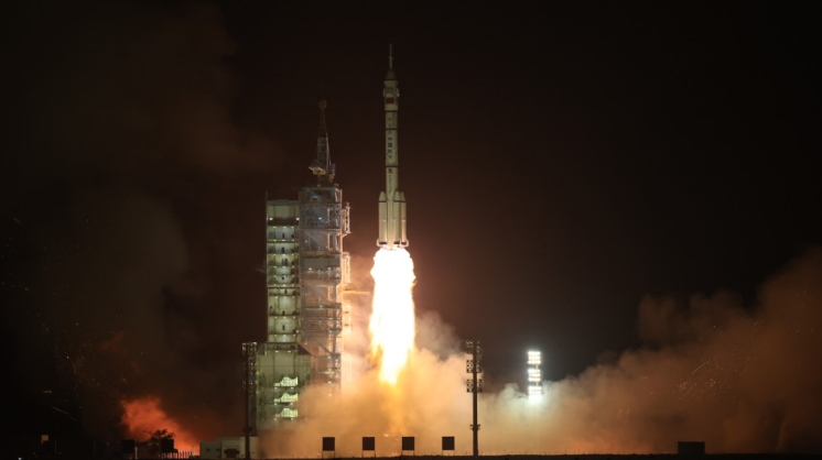 神舟十八號發(fā)射升空