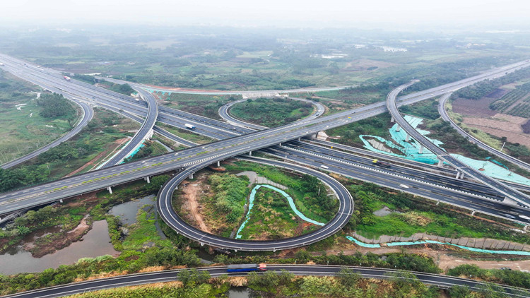 廣東高速公路五一假期將迎來3波出行高峰！易堵點(diǎn)段公布