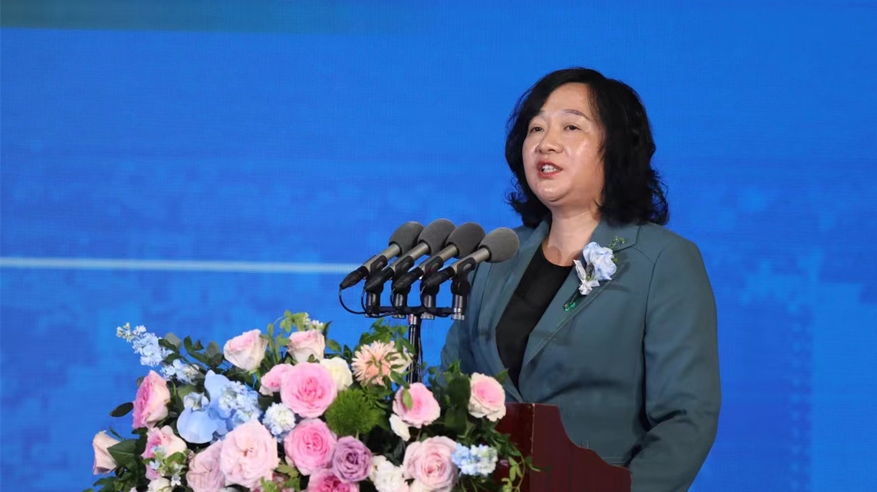 湖南藍(lán)山縣長(zhǎng)鄧群：只要來(lái)藍(lán)山，一切好商量