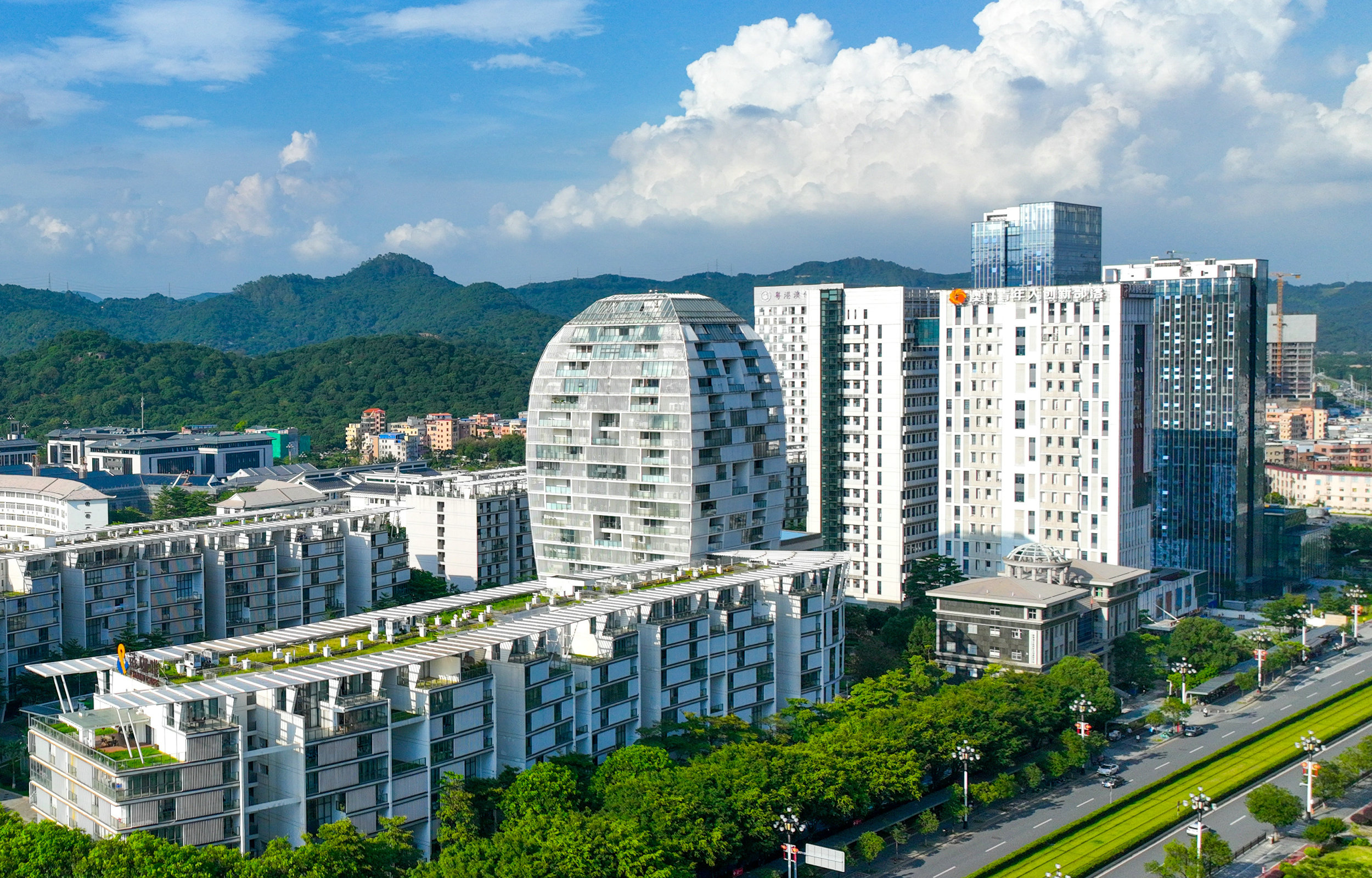 共建未來(lái)設(shè)計(jì)創(chuàng)新中心  清華與廣州黃埔及澳門青創(chuàng)簽署合作協(xié)議