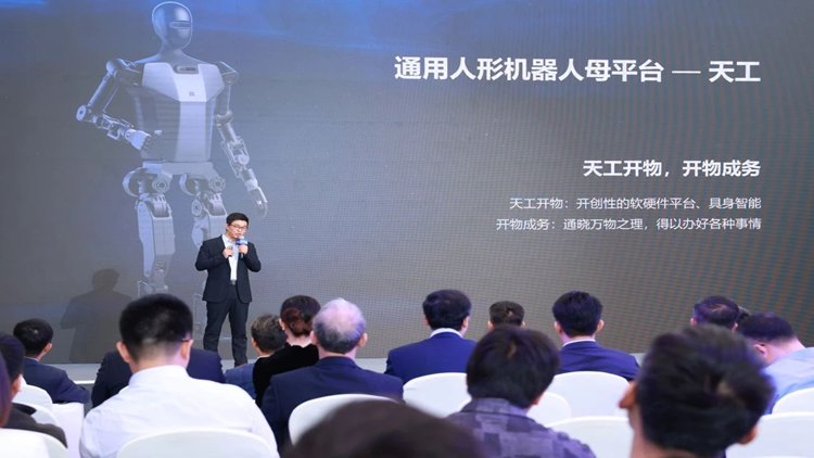 時速6公里！全球首例人形機器人跑起來了