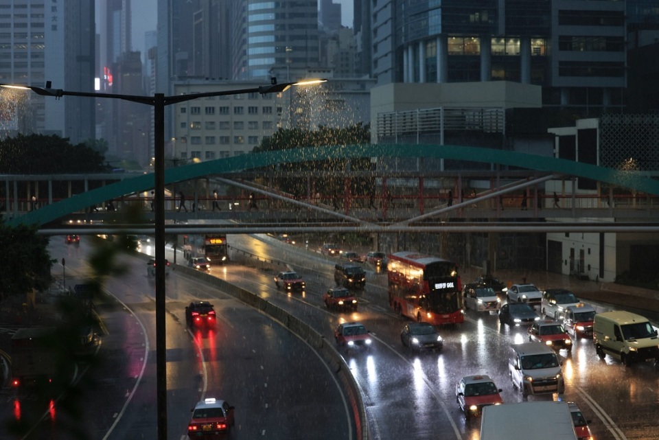 天文臺(tái)：黃色暴雨警告信號(hào)生效 呼籲市民應(yīng)提高警覺(jué)