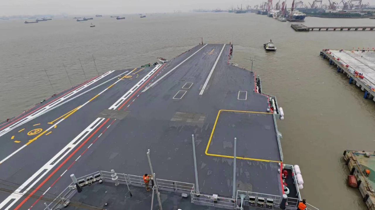 有片丨舷號(hào)18！航母福建艦首次海試