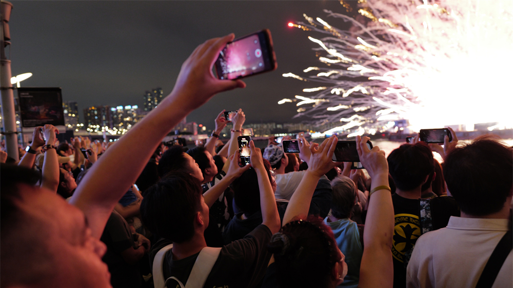 有片｜天公作美！五一煙火首秀爆燃