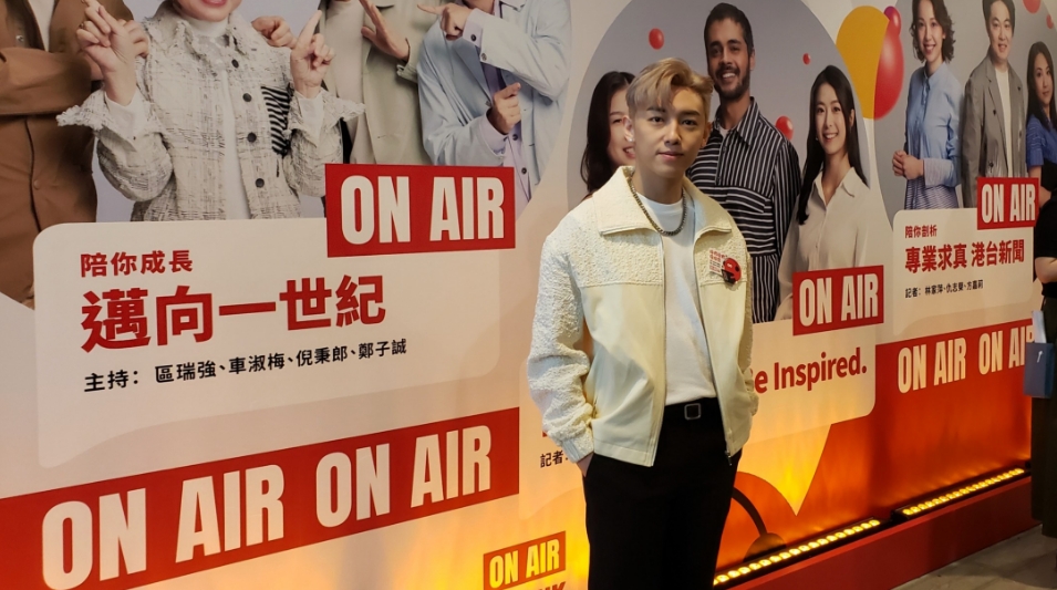 有片丨【娛樂(lè)】MC張?zhí)熨x嘗試當(dāng)一日DJ 與聽(tīng)眾聊天分享趣事