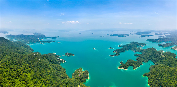 河源「五一」假期   新豐江水庫泄洪景觀成為最旺「打卡點(diǎn)」