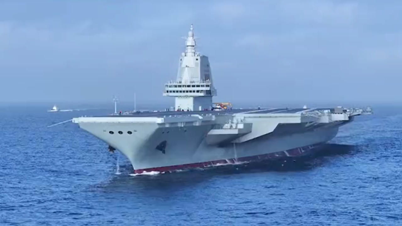 有片丨中國(guó)海軍福建艦順利完成首次航行試驗(yàn)
