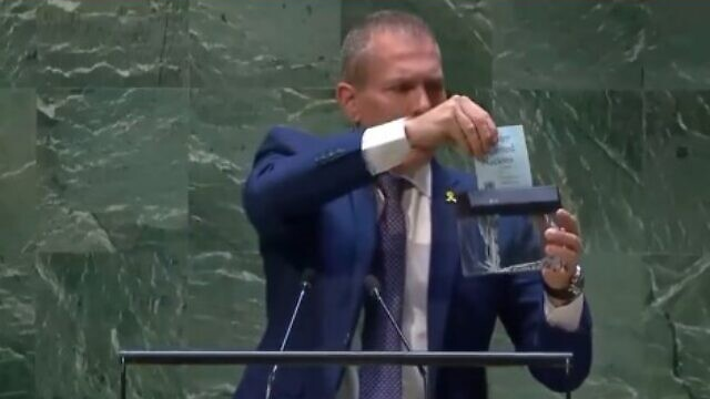 驚人一幕！以色列代表粉碎《聯(lián)合國憲章》