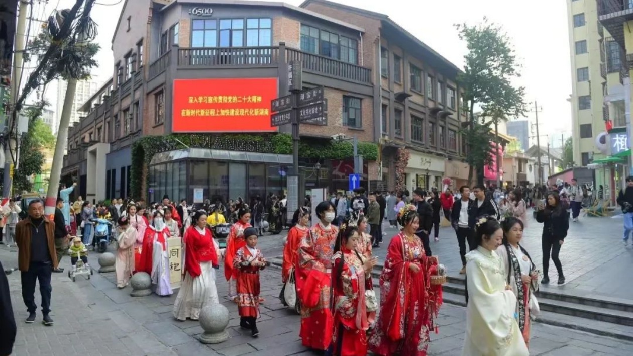 雖「老」卻「潮」 這些老街何以成為年輕人的打卡聖地？