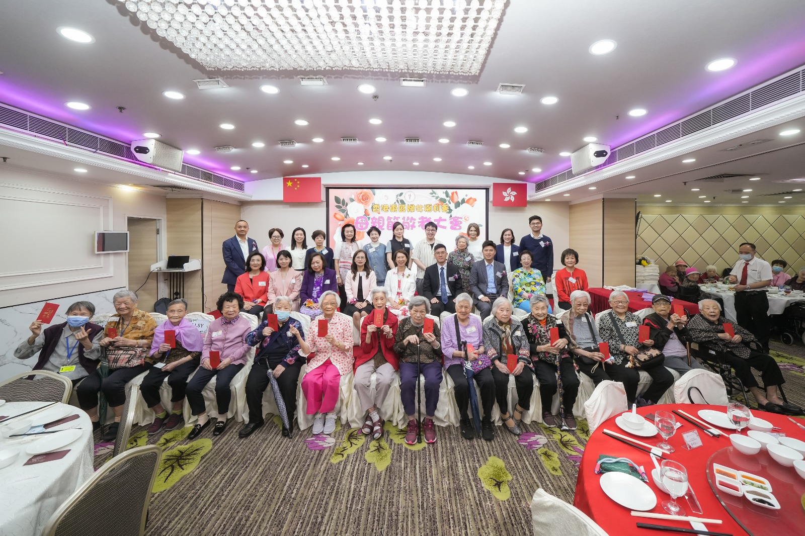 東區(qū)婦女會母親節(jié)敬老 