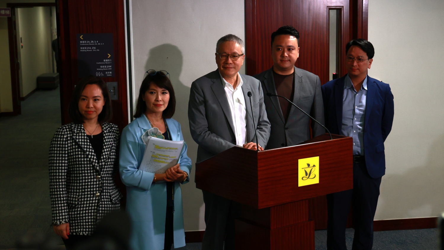 多位立法會議員聯(lián)名 支持完善社工註冊局管治