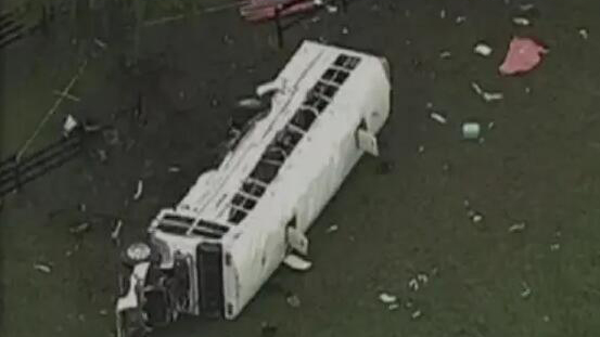 美國(guó)佛羅里達(dá)州發(fā)生交通事故 致8死40傷