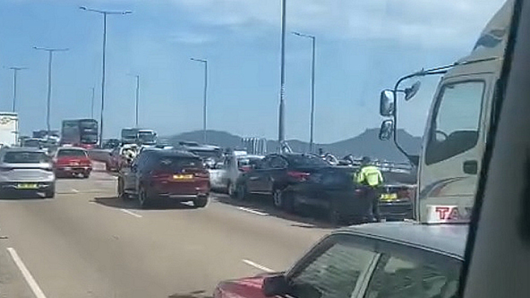 東區(qū)走廊近北角7車相撞 釀5傷 交通阻塞近1小時(shí)