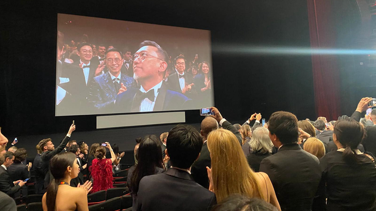 楊潤雄：《九龍城寨之圍城》康城影展獲全場起立鼓掌 對當(dāng)局有鼓舞作用