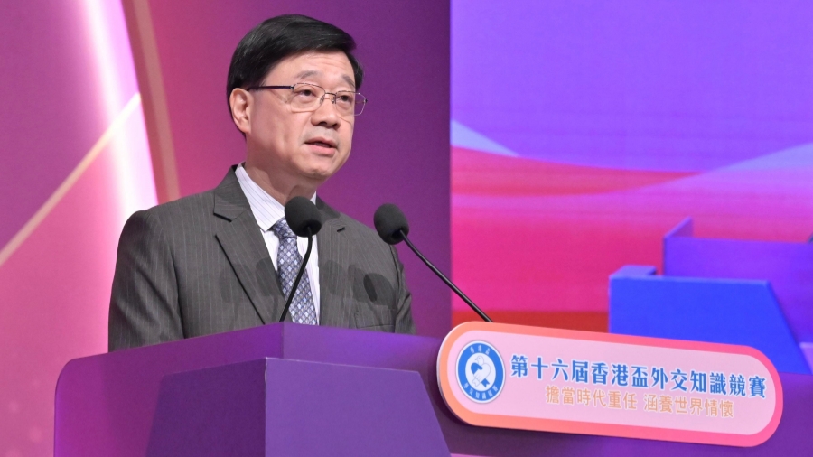 李家超：港人通曉兩文三語 冀學(xué)生發(fā)揮所長(zhǎng)講好中國(guó)故事