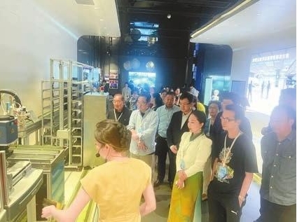 2024世界華文媒體社長總編輯深圳行｜訪金蝶軟件園 歎科創(chuàng)軟實(shí)力