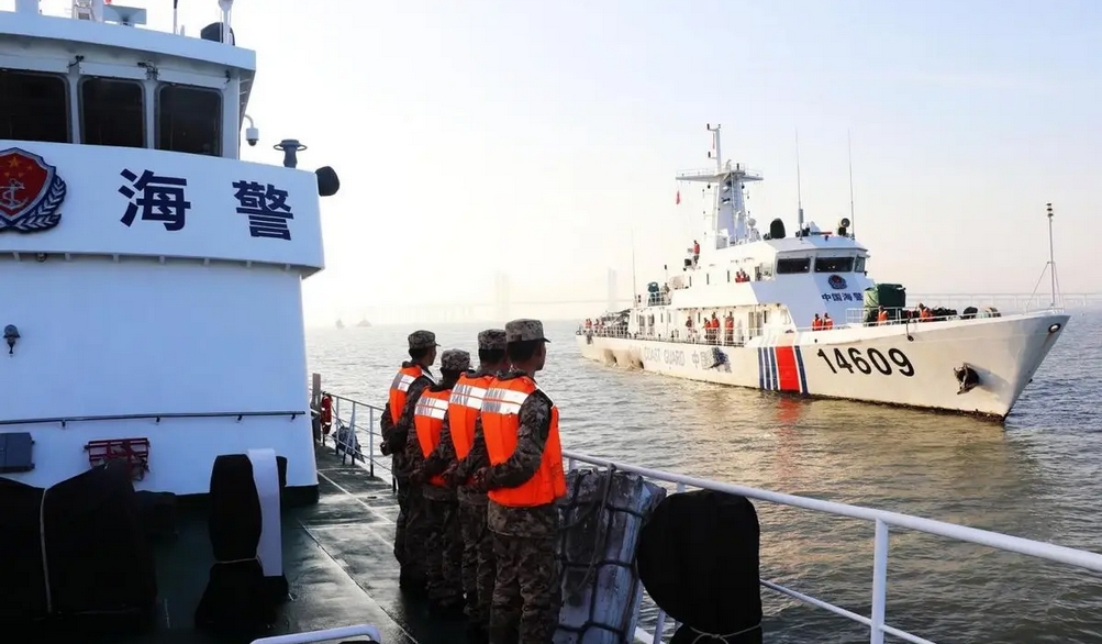 福建海警艦艇編隊(duì)開展綜合執(zhí)法演練