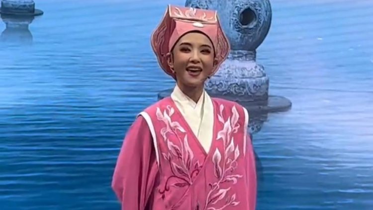 有片丨李雲(yún)霄再次登臺表演《梁?！?網(wǎng)友：陳麗君你去哪了