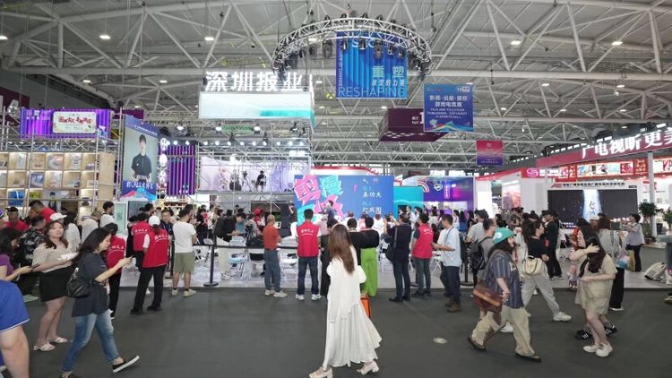 來(lái)打卡「報(bào)款」了嗎？在深圳報(bào)業(yè)集團(tuán)文博會(huì)展位邂逅未來(lái)世界