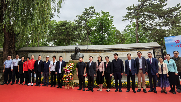 有片｜圓明園「曾憲梓紀(jì)念日」5周年 再次唱響沒(méi)有共產(chǎn)黨就沒(méi)有新中國(guó)